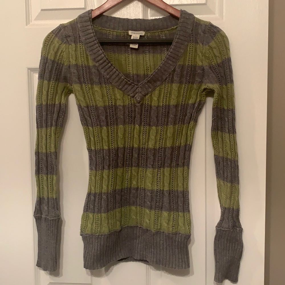 Long sleeve V-neck sweater